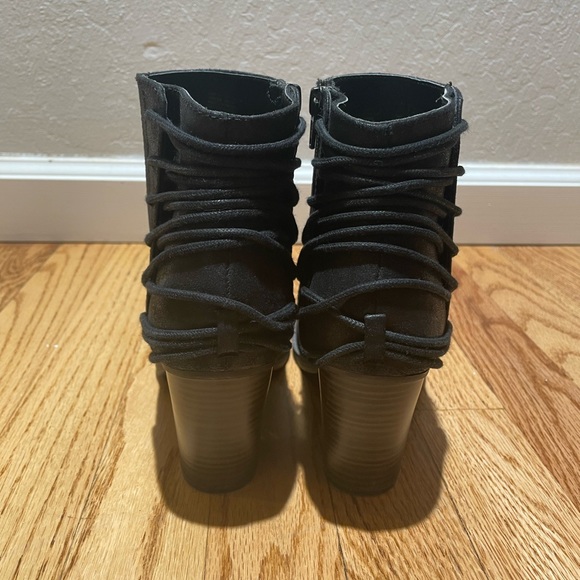 Candie’s Booties - Picture 5 of 6